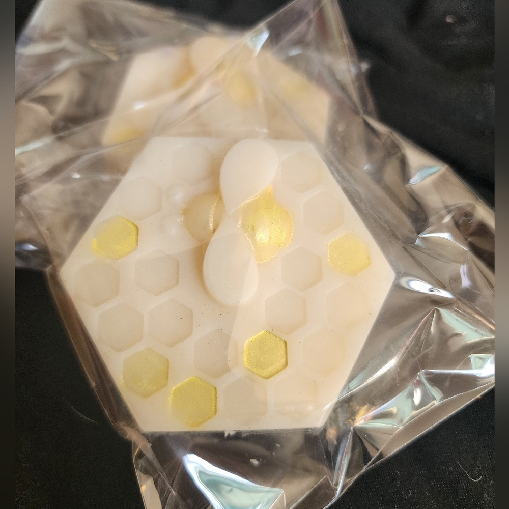 Handcrafted Organic Artisan Soaps | Hand-Poured & Hand-Painted | Spa-Inspired - Picture 7 of 9